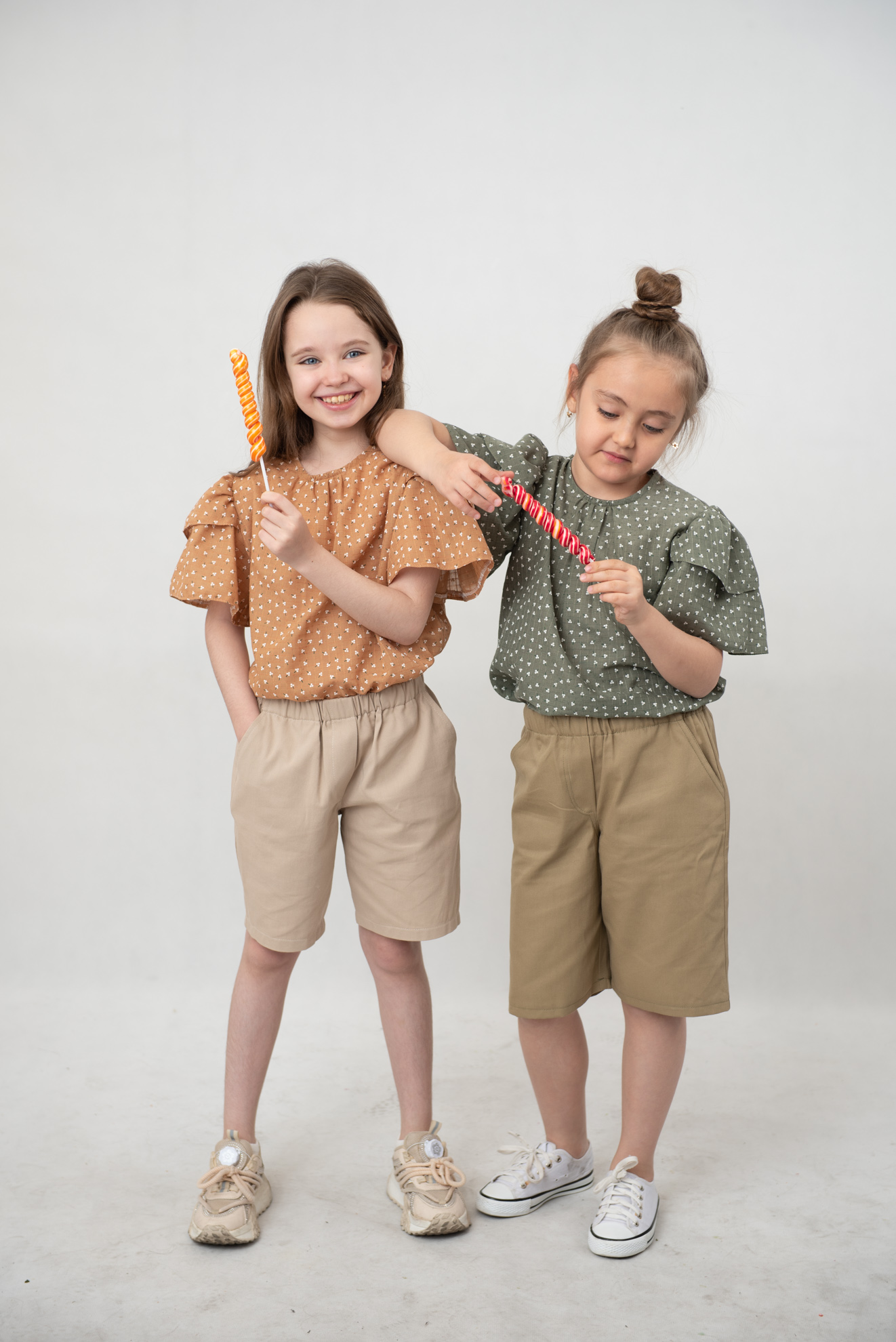 ست شومیز و شلوارک گل نسا ست شومیز و شلوارک گل نسا