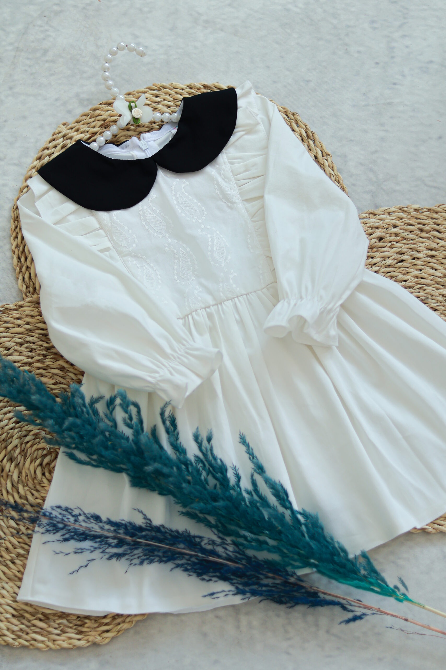 پیراهن سفید ماهک (5) پیراهن سفید ماهک (5)