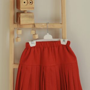 دامن قرمز رز