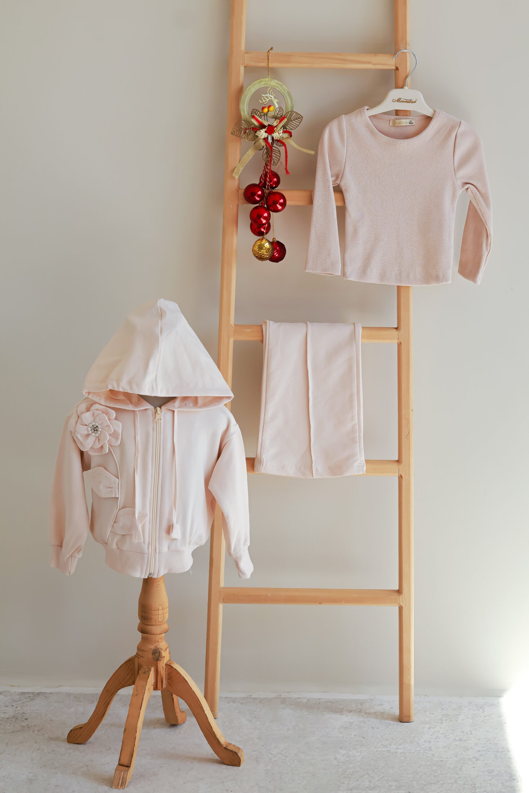 ست سه تیکه دلارام رنگ کرم (2) ست سه تیکه دلارام رنگ کرم (2)