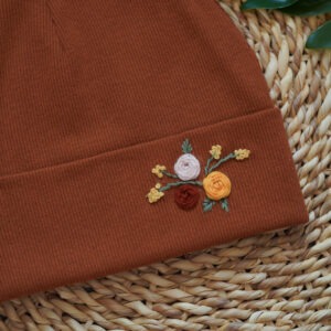 شال و کلاه گلدوزی نرگس قهوه ای (2)