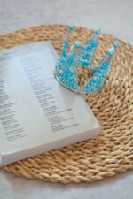 تاج گوجه ای آبی